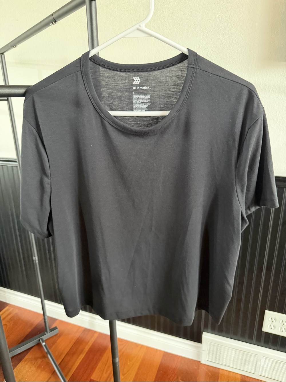 all in motion Women's Black Short Sleeve Crop Top
